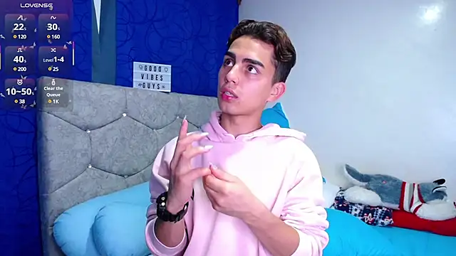 OwenBluee online show from February 2025 08:17:01 AM