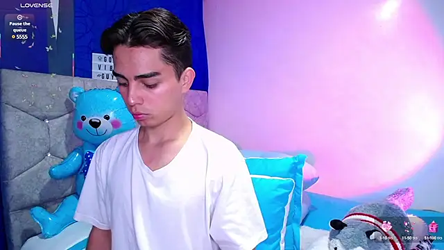 OwenBluee online show from March 2025 06:57:02 AM