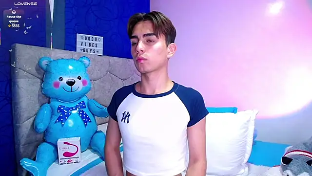 OwenBluee online show from March 2025 04:25:01 PM