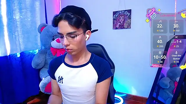 OwenBluee online show from June 2026 08:07:02 PM
