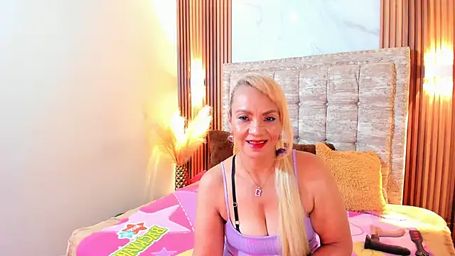 Snapshot of AnastasiaTaylor_ chatting on March 2025 07:00:02 AM AnastasiaTaylor online show from March 2025 07:00:02 AM