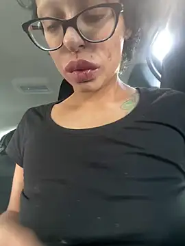 myloveforyouu online show from October 2025 04:38:02 PM