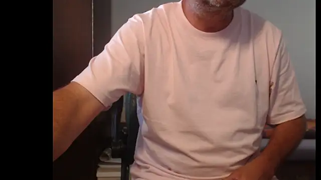 Snapshot of tuttiluss44 chatting on June 2026 07:47:02 AM tuttiluss44 online show from June 2026 07:47:02 AM