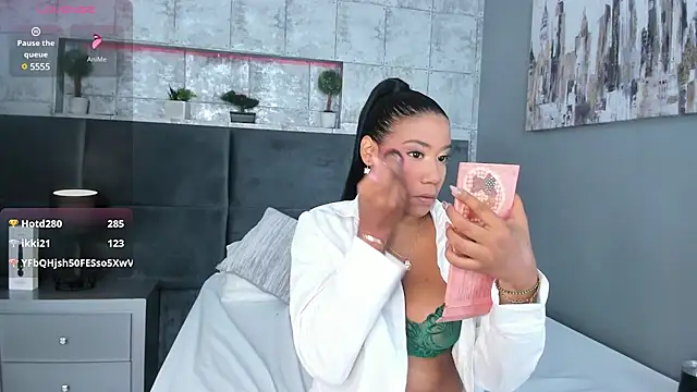 Salome Diaz  online show from January 2025 01:03:01 PM