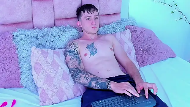 Dylanwhite23  online show from January 2025 05:00:02 AM