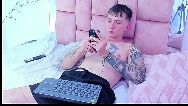 Dylanwhite23  online show from February 2025 11:58:02 PM