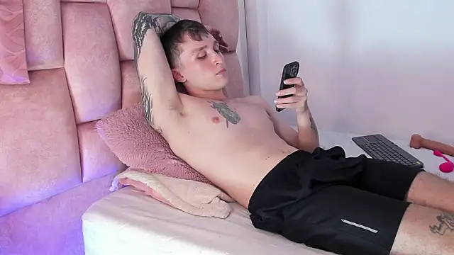 Dylanwhite23  online show from March 2025 06:49:02 AM