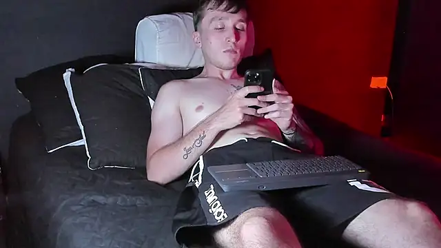 Dylanwhite23  online show from September 2025 09:40:02 PM