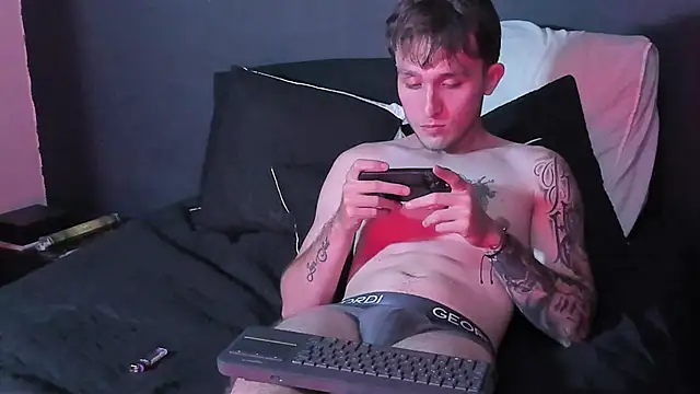 Dylanwhite23  online show from October 2025 04:40:01 AM