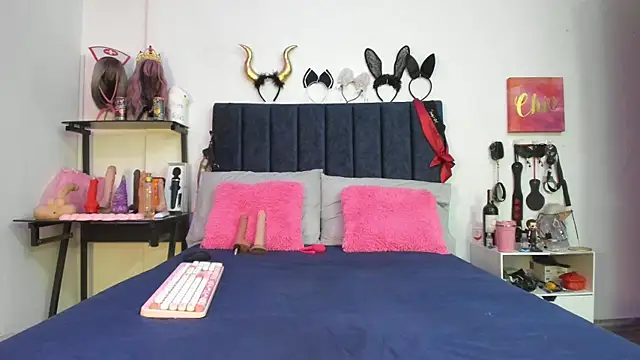 emmily giraldo online show from November 2025 02:31:02 PM