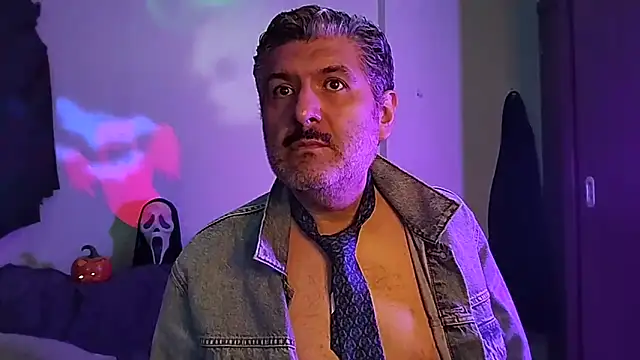 Snapshot of BushBator chatting on October 2025 06:57:01 AM BushBator online show from October 2025 06:57:01 AM