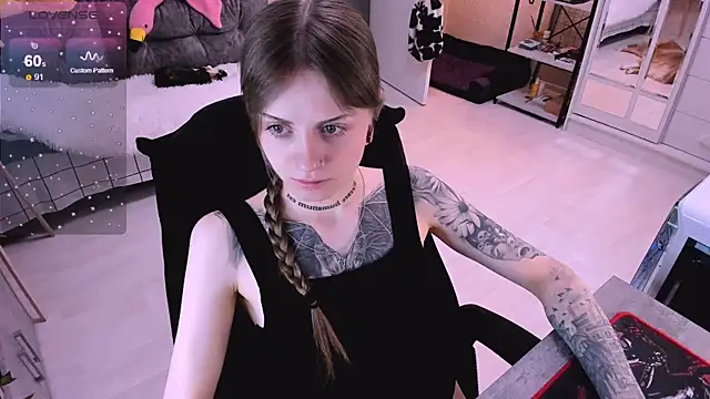 Snapshot of NaniMoore chatting on January 2025 06:20:01 AM NaniMoore online show from January 2025 06:20:01 AM