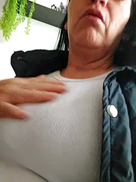 clarita 01 online show from September 2025 01:37:01 PM