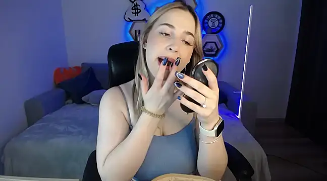 Snapshot of SabrinViolet chatting on December 2024 09:10:01 AM SabrinViolet online show from December 2024 09:10:01 AM
