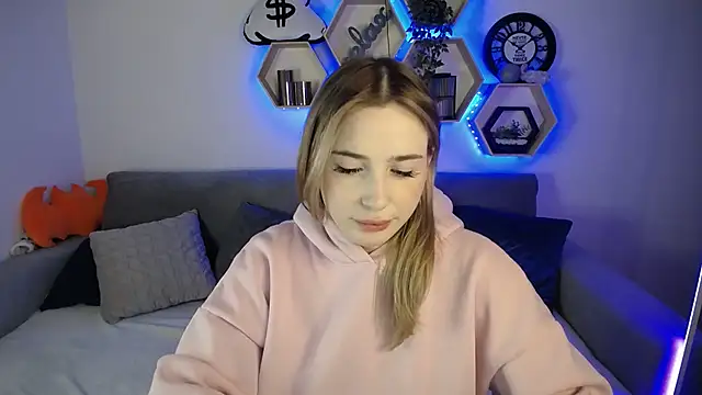 Snapshot of SabrinViolet chatting on December 2024 12:18:02 PM SabrinViolet online show from December 2024 12:18:02 PM