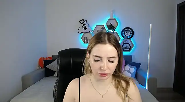 Snapshot of SabrinViolet chatting on February 2025 09:10:01 AM SabrinViolet online show from February 2025 09:10:01 AM