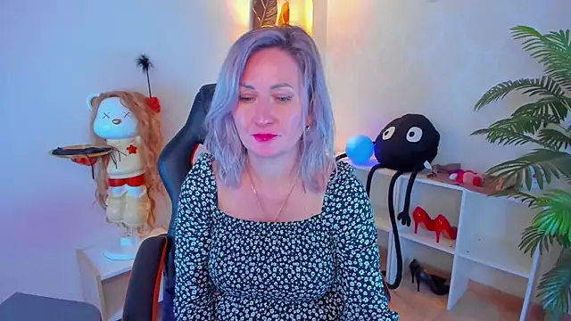 AriFleow online show from October 2025 11:53:02 AM