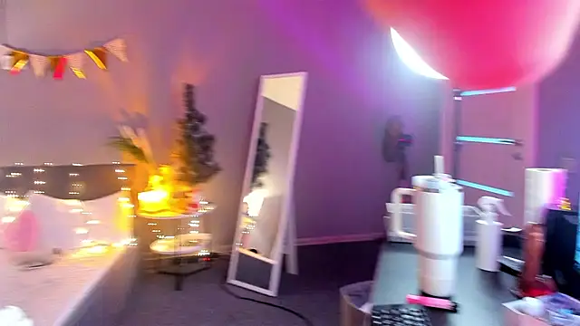 Snapshot of lilly_Cherry_ chatting on December 2024 02:16:01 PM lilly Cherry online show from December 2024 02:16:01 PM