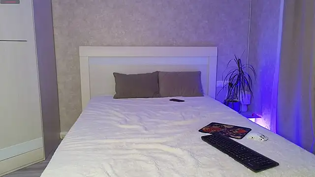 MaxMia online show from June 2026 05:01:02 AM