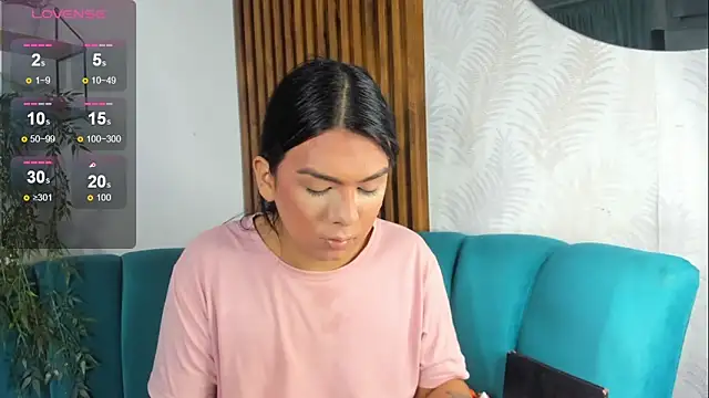 yossi peach cute online show from December 2025 10:16:02 PM