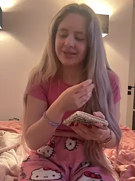 Holly-Glamour online show from March 2026 03:34:01 AM