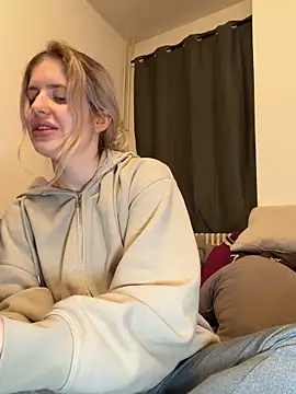 Holly-Glamour online show from March 2026 09:26:01 PM