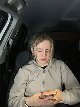 Holly-Glamour online show from April 2026 09:28:01 PM