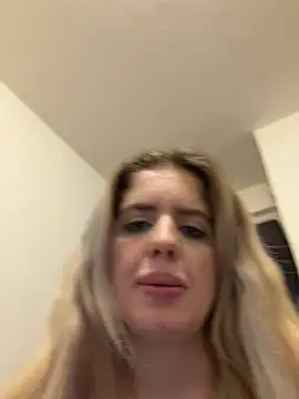 Holly-Glamour online show from June 2026 01:45:02 PM