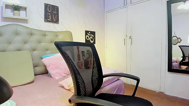 Antonella Montanari online show from October 2025 01:28:01 AM