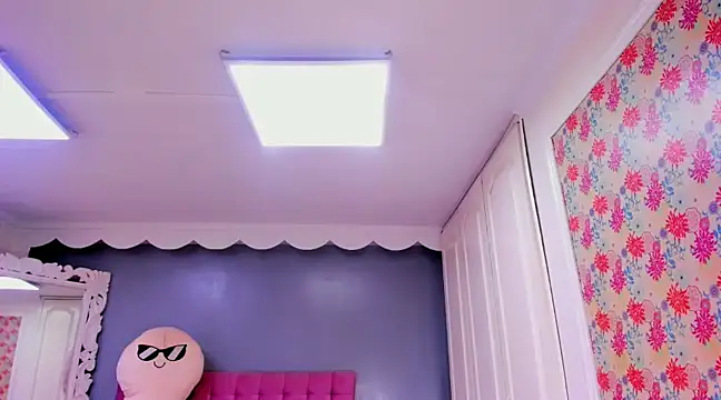 Iris Stone  online show from January 2025 01:45:02 PM