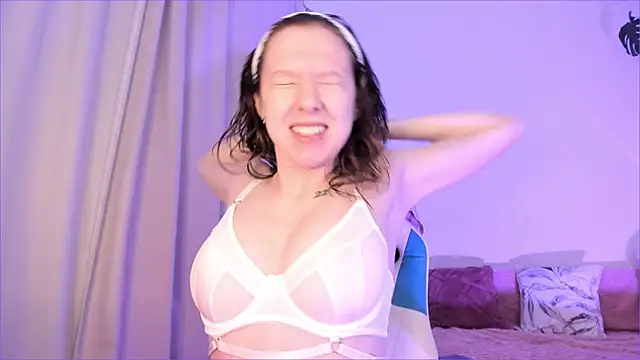 Snapshot of Viktoria_Oliverr chatting on September 2025 06:04:02 AM Viktoria Oliverr online show from September 2025 06:04:02 AM