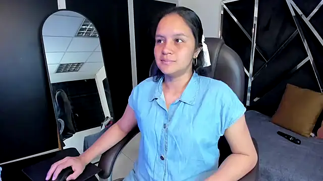 Snapshot of Ivanna18_x chatting on October 2025 03:38:01 AM Ivanna18 x online show from October 2025 03:38:01 AM