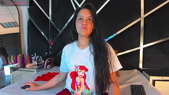 Snapshot of Ivanna18_x chatting on October 2025 03:40:02 AM Ivanna18 x online show from October 2025 03:40:02 AM