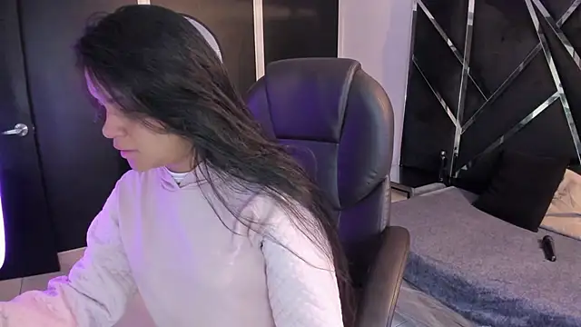 Snapshot of Ivanna18_x chatting on November 2025 03:50:01 AM Ivanna18 x online show from November 2025 03:50:01 AM