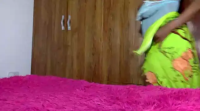 Snapshot of Rose_berry chatting on February 2025 07:21:01 PM Rose berry online show from February 2025 07:21:01 PM