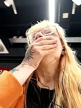 Snapshot of Sakura27undUriel chatting on October 2025 08:39:01 AM Sakura27undUriel online show from October 2025 08:39:01 AM