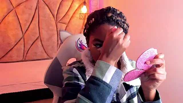 Queen perla  online show from January 2025 12:15:01 PM