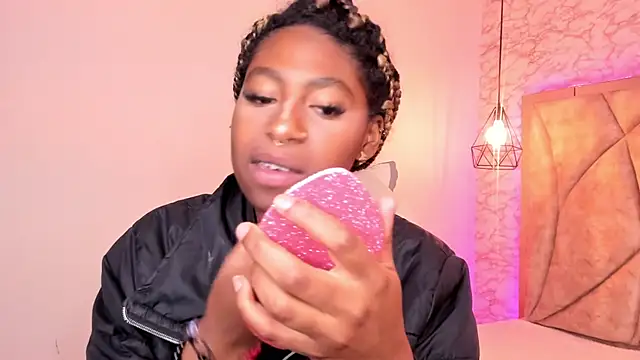 Queen perla  online show from January 2025 12:30:01 PM