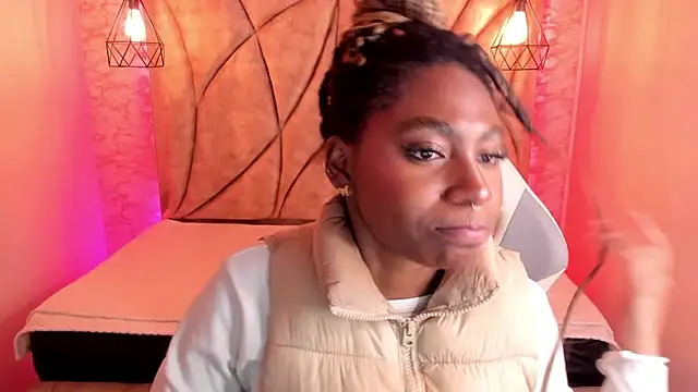 Queen perla  online show from February 2025 04:11:01 PM