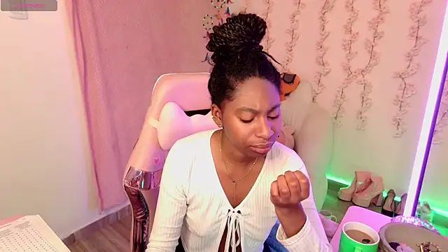 Queen perla  online show from December 2025 12:24:02 PM