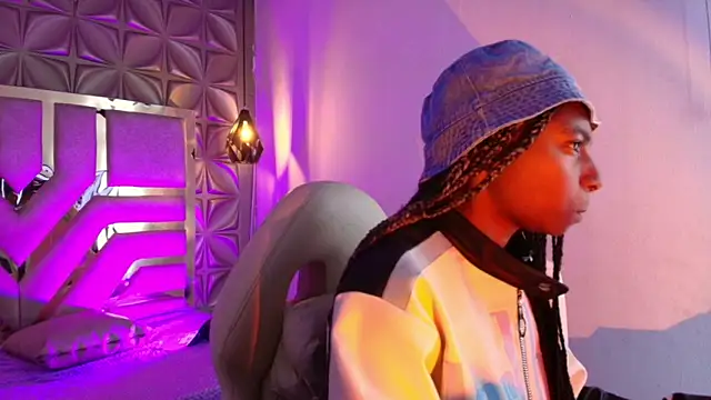 Queen perla  online show from February 2026 12:02:02 PM