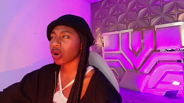 Queen perla  online show from March 2026 12:11:01 PM