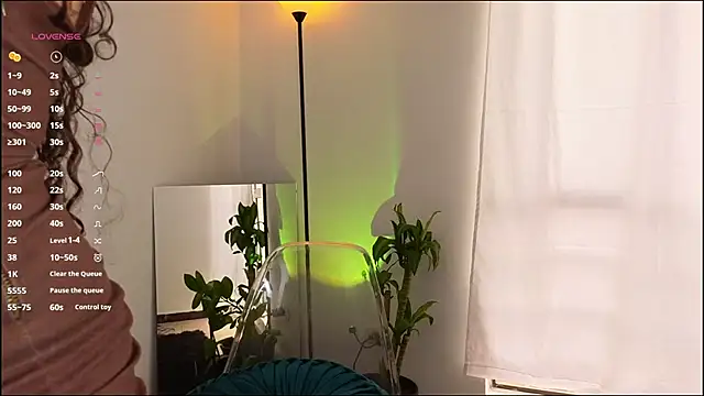 mssjulia online show from March 2025 10:38:01 PM