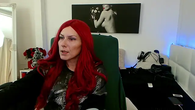 EvelynQueenn online show from December 2024 04:26:02 AM