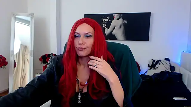 EvelynQueenn online show from December 2024 05:05:02 AM