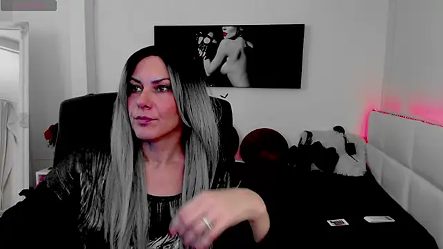 EvelynQueenn online show from December 2024 05:45:01 AM