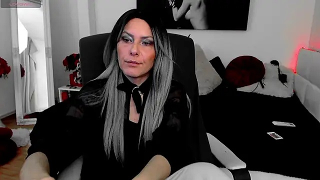 EvelynQueenn online show from December 2024 04:53:02 AM