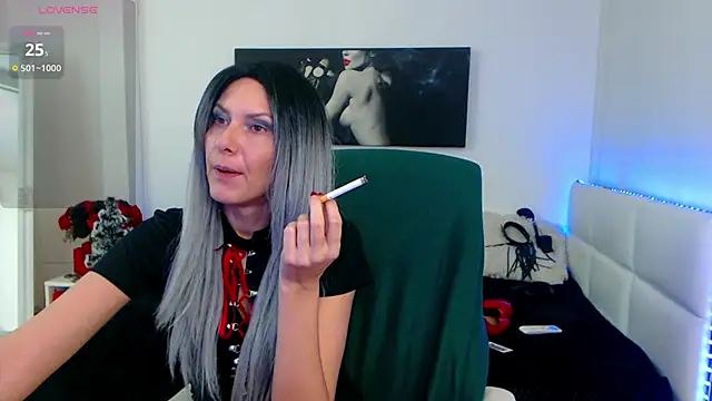 EvelynQueenn online show from December 2024 05:40:02 AM
