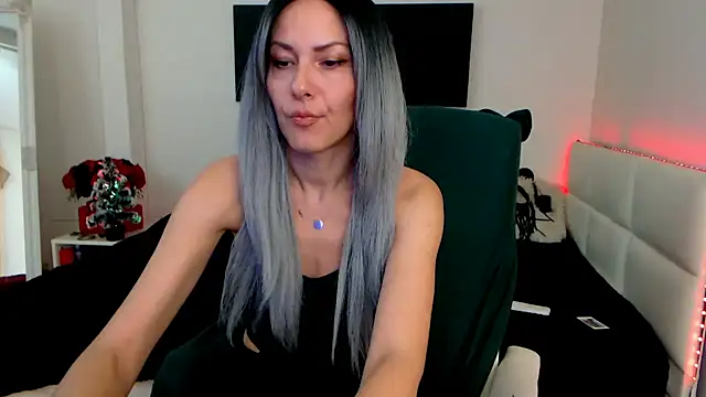 EvelynQueenn online show from December 2024 05:56:01 AM