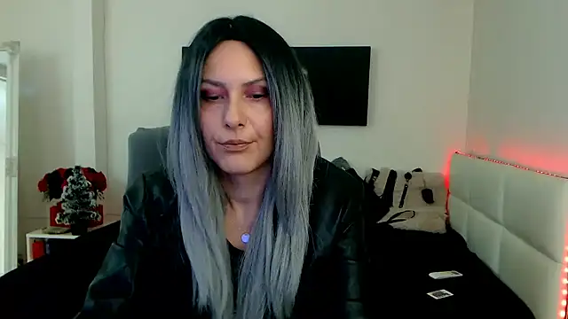 EvelynQueenn online show from January 2025 06:03:01 AM